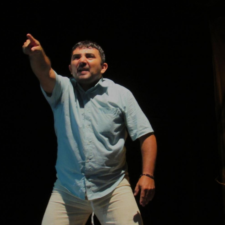 Talvez poucos percebam em única apresentação no Teatro Santa Rosa